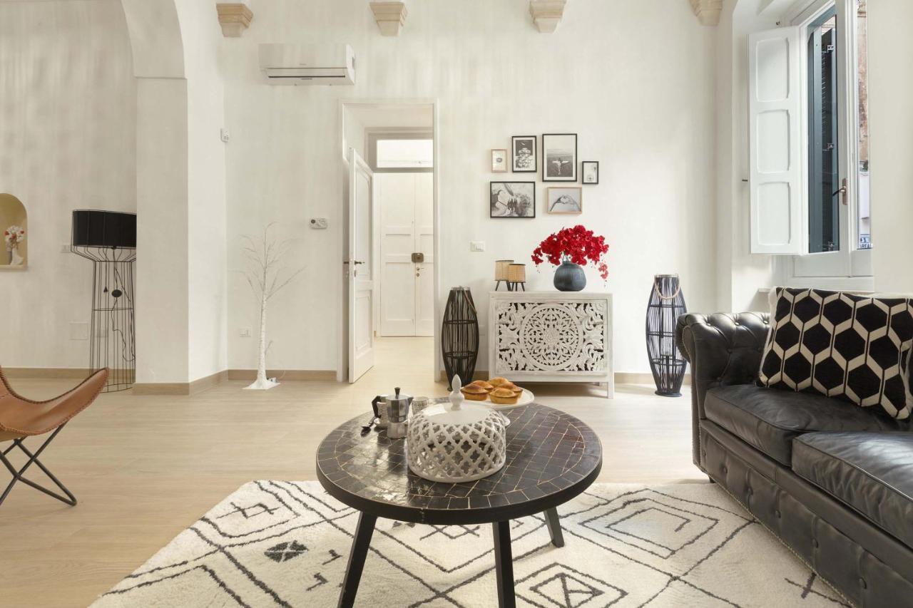 Appartamento Porta del Duomo Luxury by BarbarHouse Lecce Esterno foto