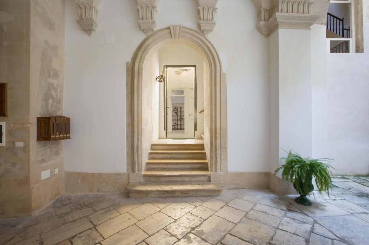 Appartamento Porta del Duomo Luxury by BarbarHouse Lecce Esterno foto