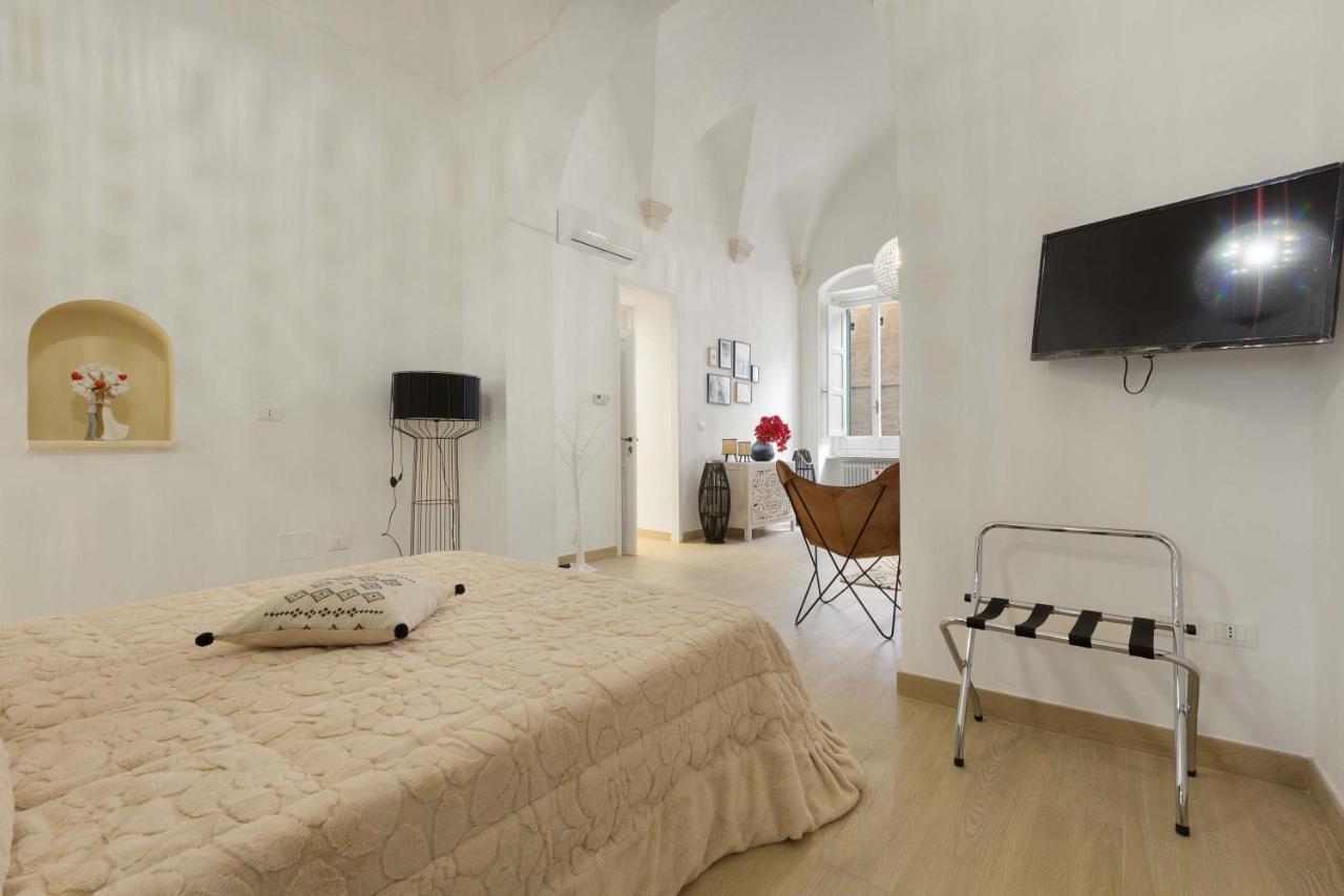 Appartamento Porta del Duomo Luxury by BarbarHouse Lecce Esterno foto