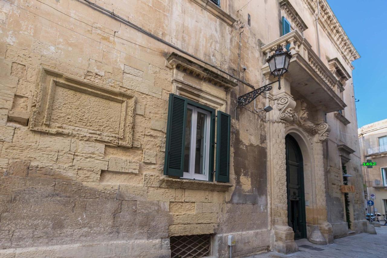 Appartamento Porta del Duomo Luxury by BarbarHouse Lecce Esterno foto